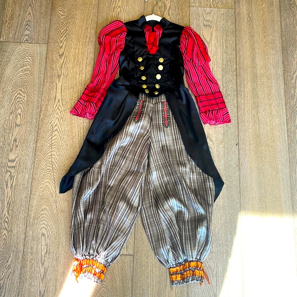 Alice through the looking grass movie costume